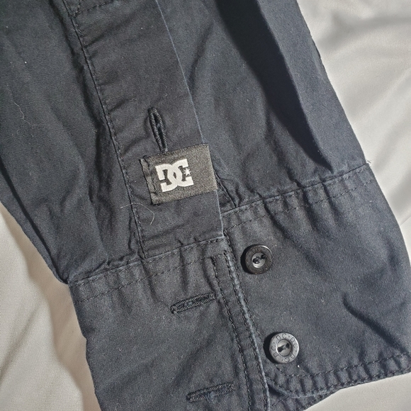Mens black DC Shoes button up shirt. Medium. - Picture 5 of 9